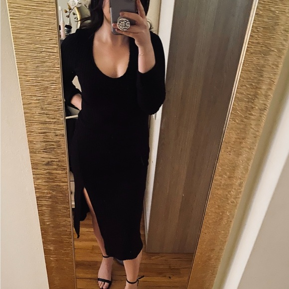 Dresses & Skirts - Black long sleeve sweater dress!